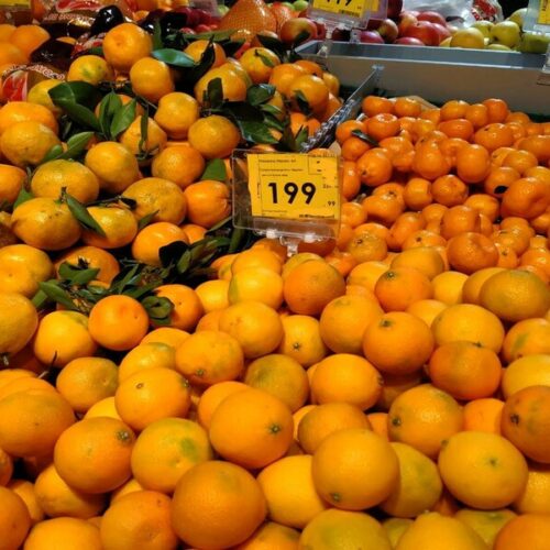 «Иначе их бы уже никто не покупал»: в Новосибирске неожиданно подешевели мандарины