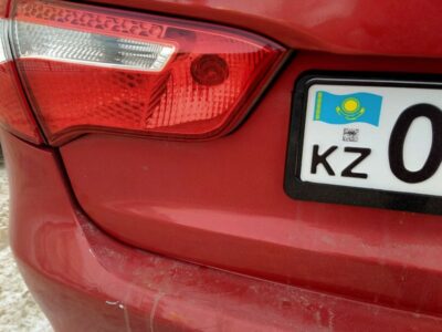 Эксперт объяснил большое количество машин с иностранными номерами в Новосибирске