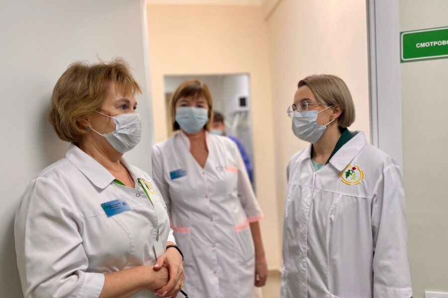 Поликлиники Новосибирской области ввели масочный режим