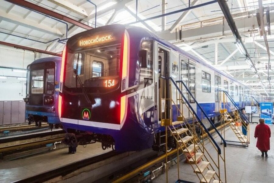В Новосибирск доставили еще два инновационных поезда «Ермак»
