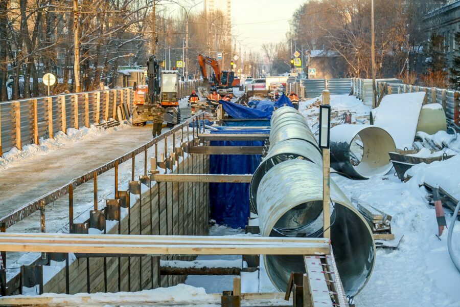 В Кировском районе Новосибирска обновляют полукилометровый участок коллектора