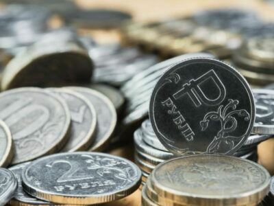 Инвесторам необходимо учитывать риски ослабления национальной валюты