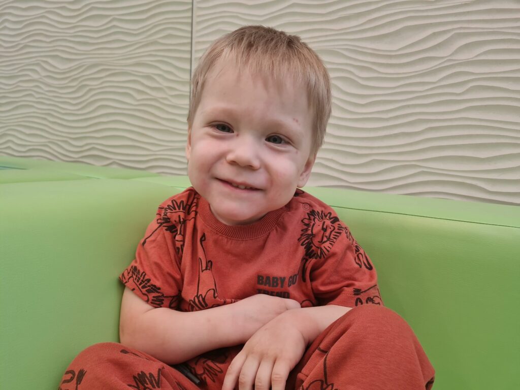 Трехлетнему Артему Агафонову с диагнозом ДЦП требуется дорогостоящее лечение