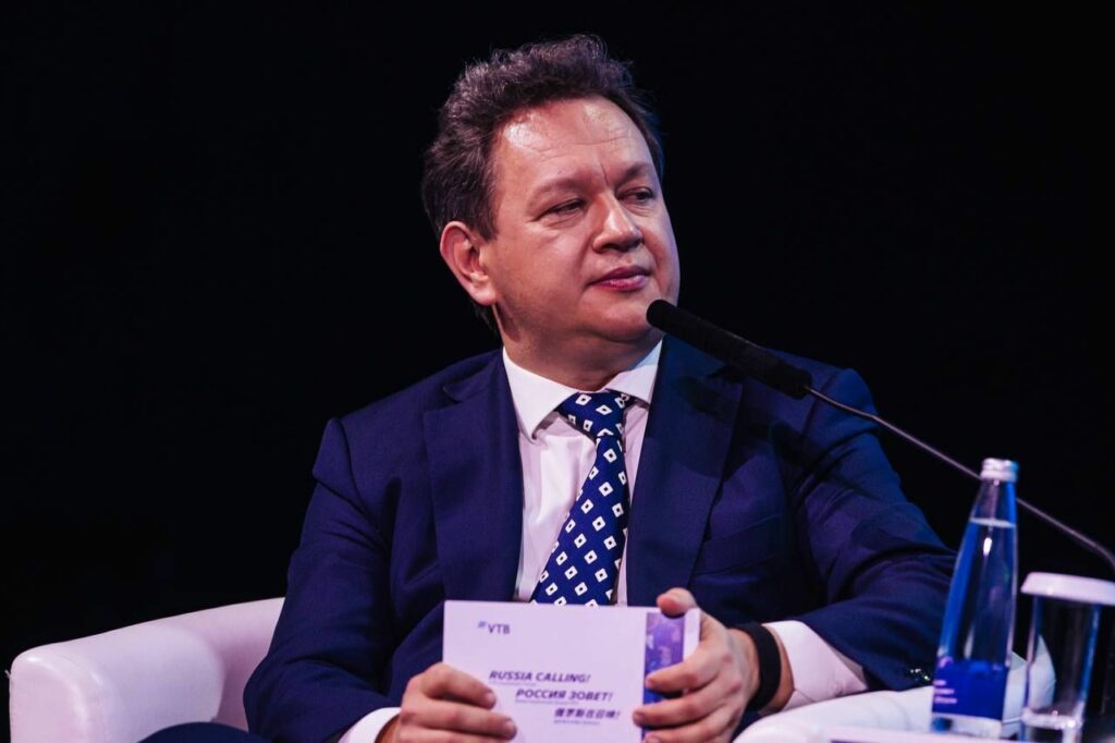 ВТБ планирует открыть и реновировать более 440 офисов к концу 2025 года