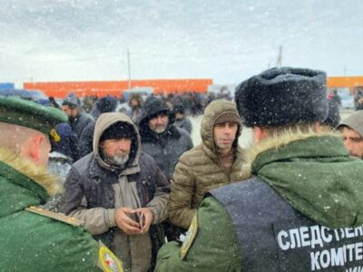 Мигрант с ВИЧ-инфекцией забаррикадировался от новосибирских силовиков в туалете