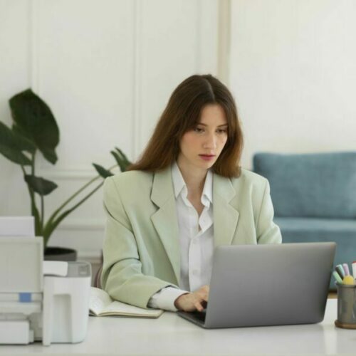 Исследование: что бесит сибиряков на рабочих онлайн-встречах и в переписке