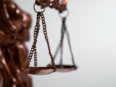 «Дело стало знаковым»: Верховный суд занял сторону покупателя квартиры Ларисы Долиной