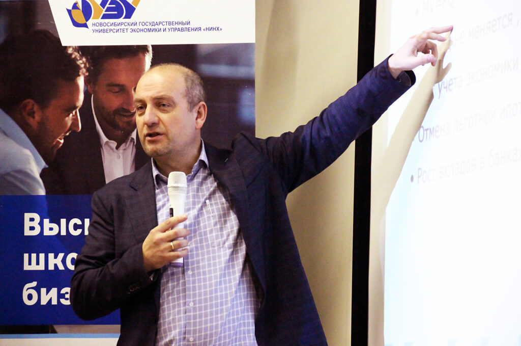 Эдуард Коложвари