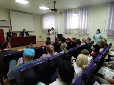 Новосибирский Минздрав будет разбираться с зарплатой медиков в Искитиме