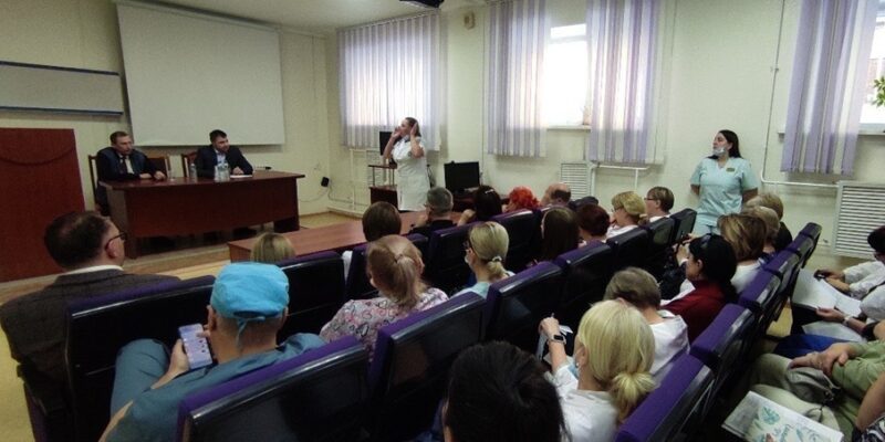 Новосибирский Минздрав будет разбираться с зарплатой медиков в Искитиме