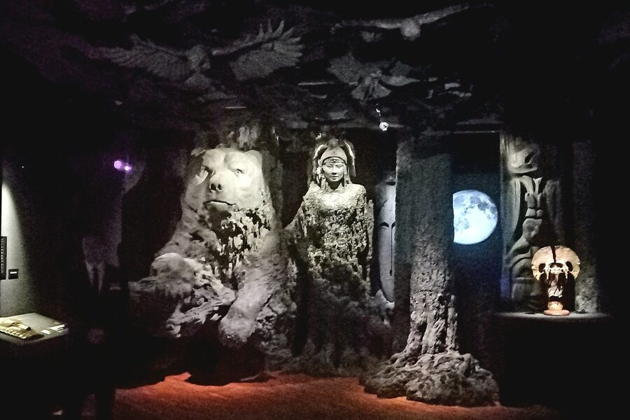 В Новосибирске проходит выставка, обустроенная по драматургии сна