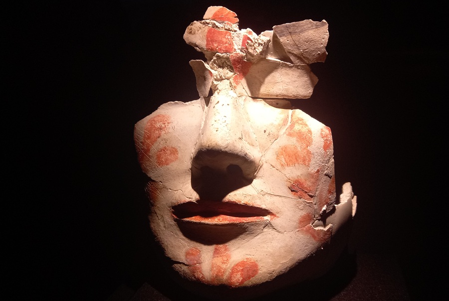 Один из главных экспонатов — так называемая Тесинская маска