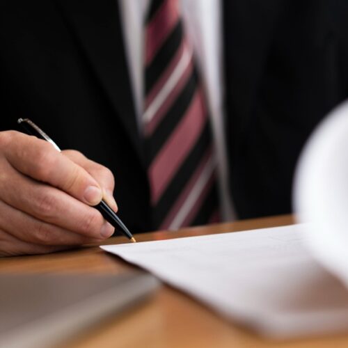 Новосибирский депутат обратился в суд с иском о защите чести и достоинства