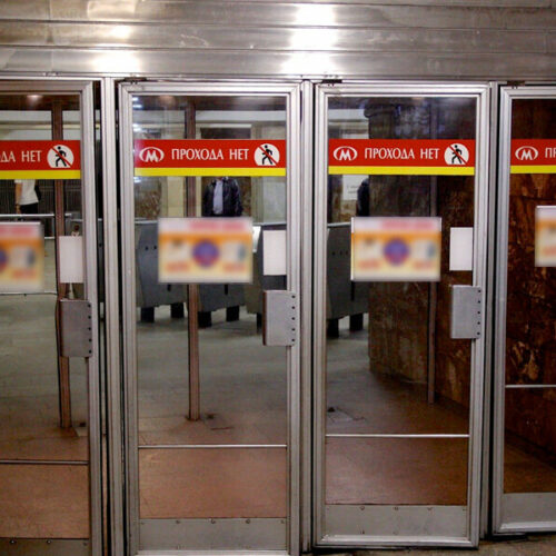 В новосибирском метро заменят тяжелые входные двери