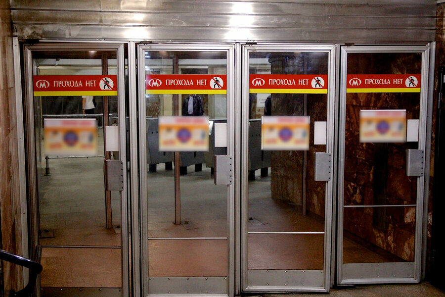 В новосибирском метро заменят тяжелые входные двери