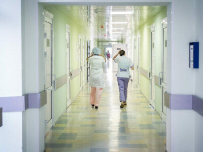 После вспышки туберкулеза в школе Новосибирска шесть детей проходят лечение