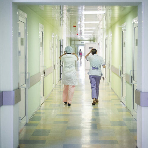 После вспышки туберкулеза в школе Новосибирска шесть детей проходят лечение