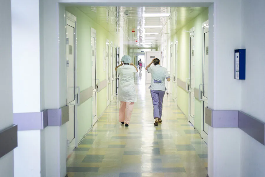 После вспышки туберкулеза в школе Новосибирска шесть детей проходят лечение