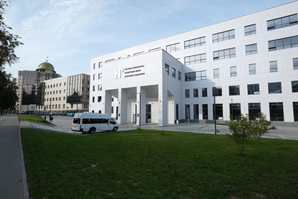 кампус НГУ