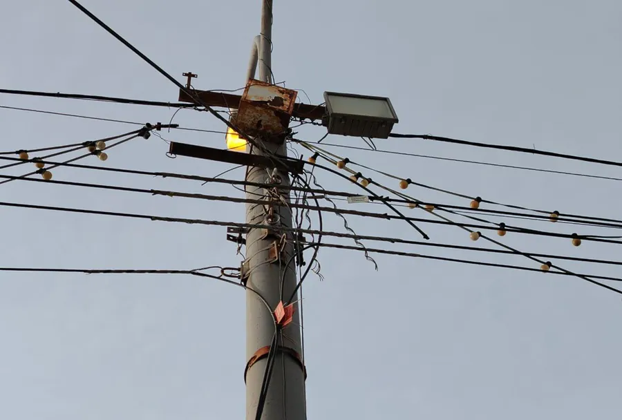 Сети «черных провайдеров» срежут с опор на Димитровском мосту Новосибирска