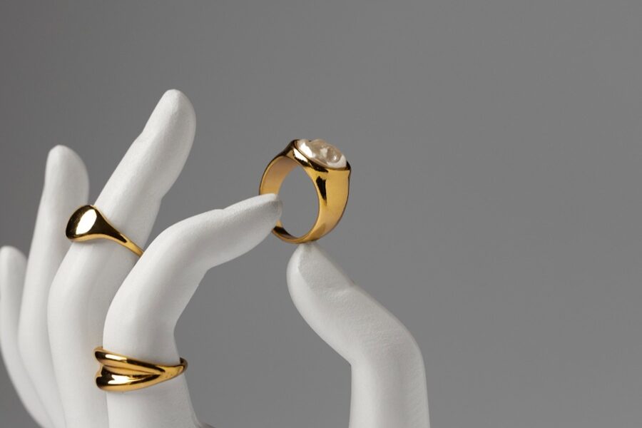 На ювелирные украшения новосибирцы потратили пять миллиардов рублей