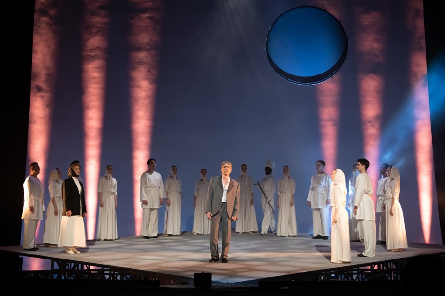 С минимальным зазором тему подхватил Музыкальный театр