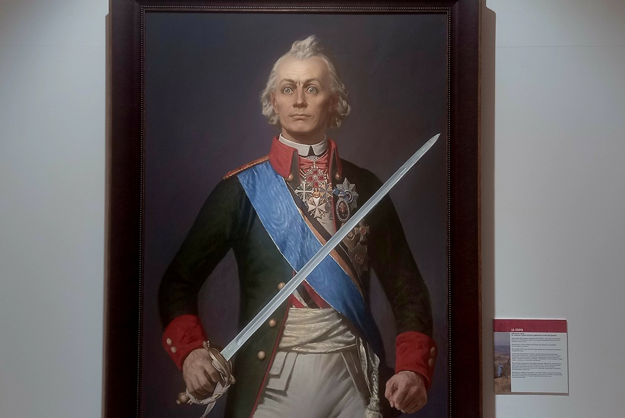 Интересно сделаны три портрета русских полководцев