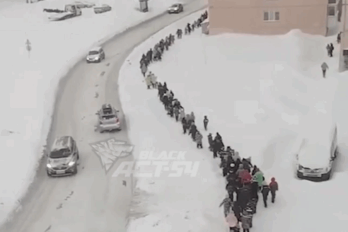 Учащихся и педагогов эвакуировали из школы №216 в Новосибирске