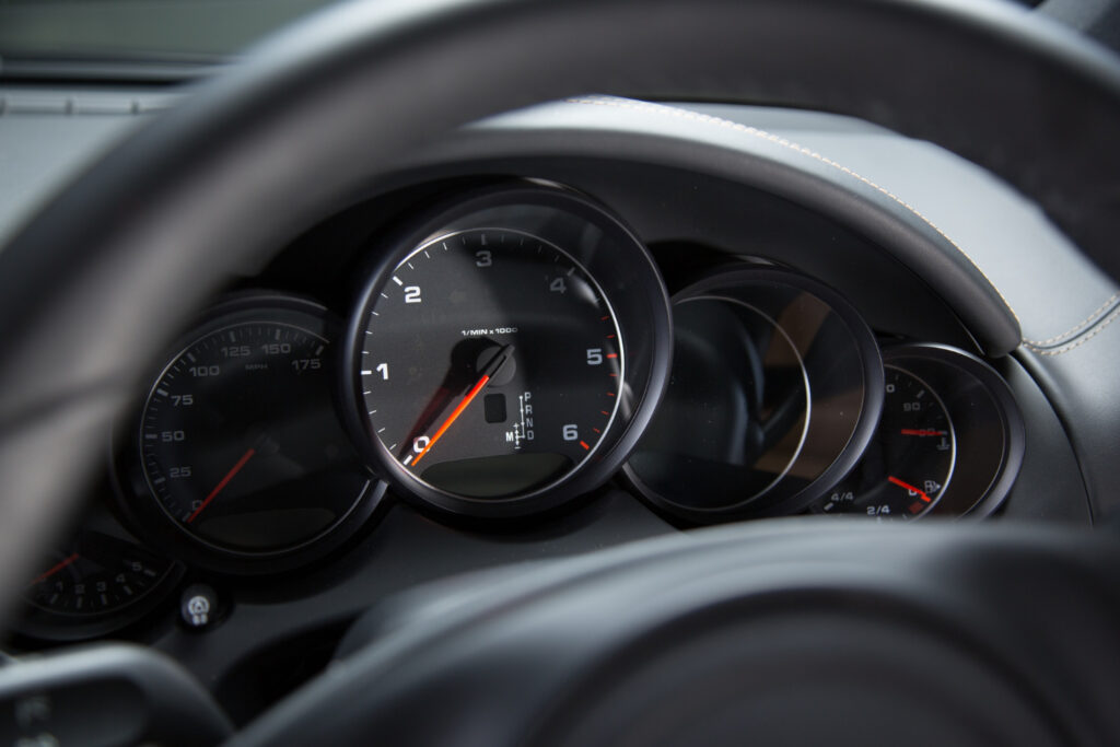 Более миллиона рублей взыскали с жительницы Новосибирска за неоплаченный утильсбор