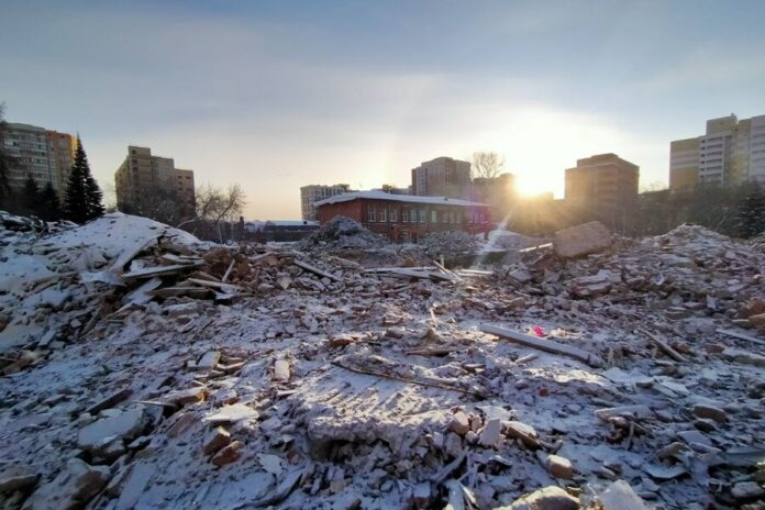 В Новосибирске завершили снос старой инфекционной больницы