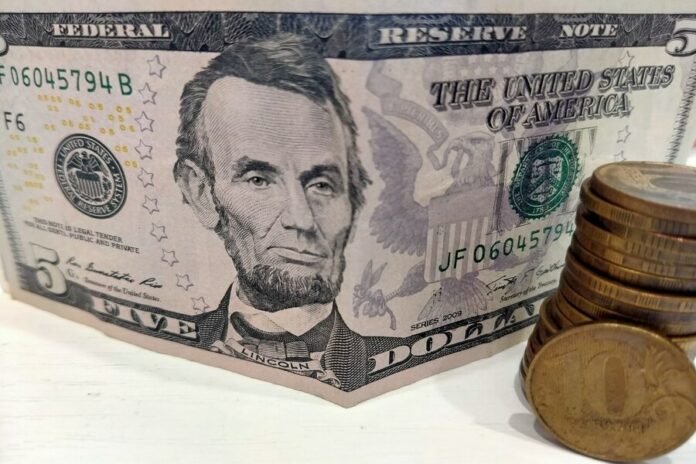 Новосибирский экономист объяснил, что будет после снижения курса доллара до 75 ₽ Новосибирский экономист объяснил, что будет после снижения курса доллара до 75 ₽