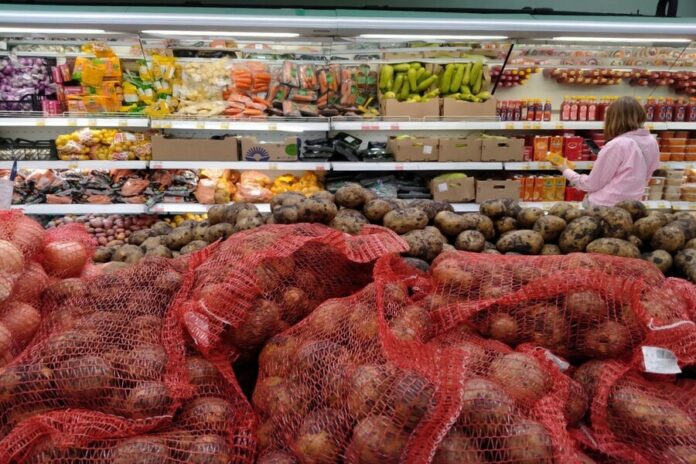 Аграрии сказали, когда ждать скачка цен на картофель в Новосибирске Аграрии сказали, когда ждать скачка цен на картофель в Новосибирске