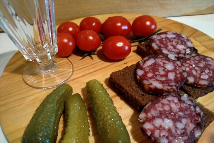 В Новосибирске из-за ностальгии и проблем в экономике растёт число рюмочных В Новосибирске из-за ностальгии и проблем в экономике растёт число рюмочных