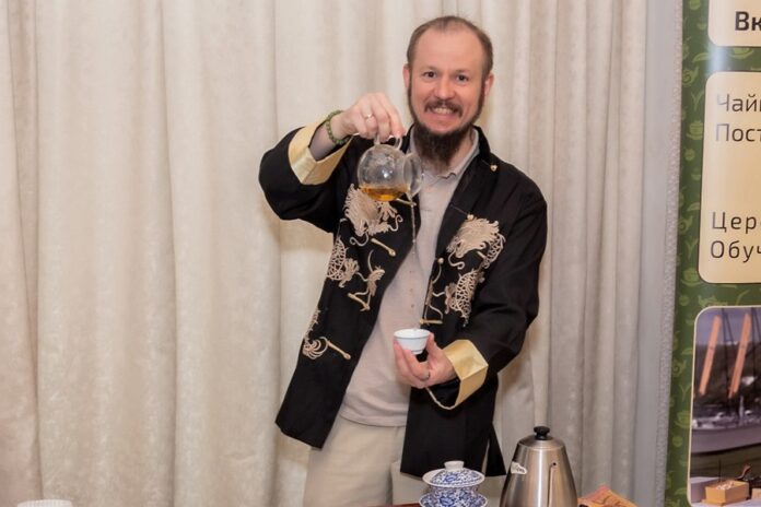 Глава Чайного клуба «Ча Жень» Евгений Дюков