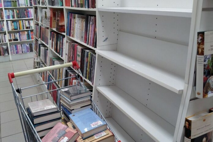 Из новосибирских магазинов после решения суда исчезли книги писателя Бакмана