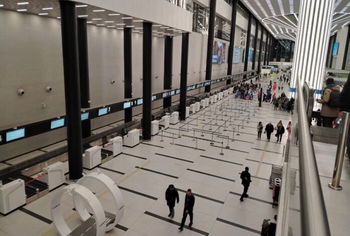 Новосибирский аэропорт перетягивает международных пассажиров из соседних регионов Новосибирский аэропорт перетягивает международных пассажиров из соседних регионов