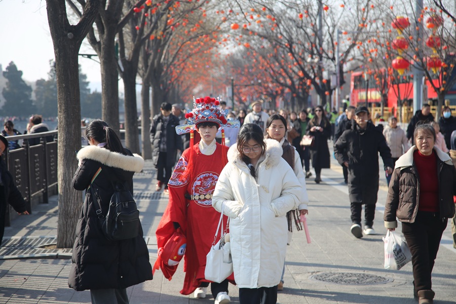 в Китае сейчас мода на дворянскую одежду