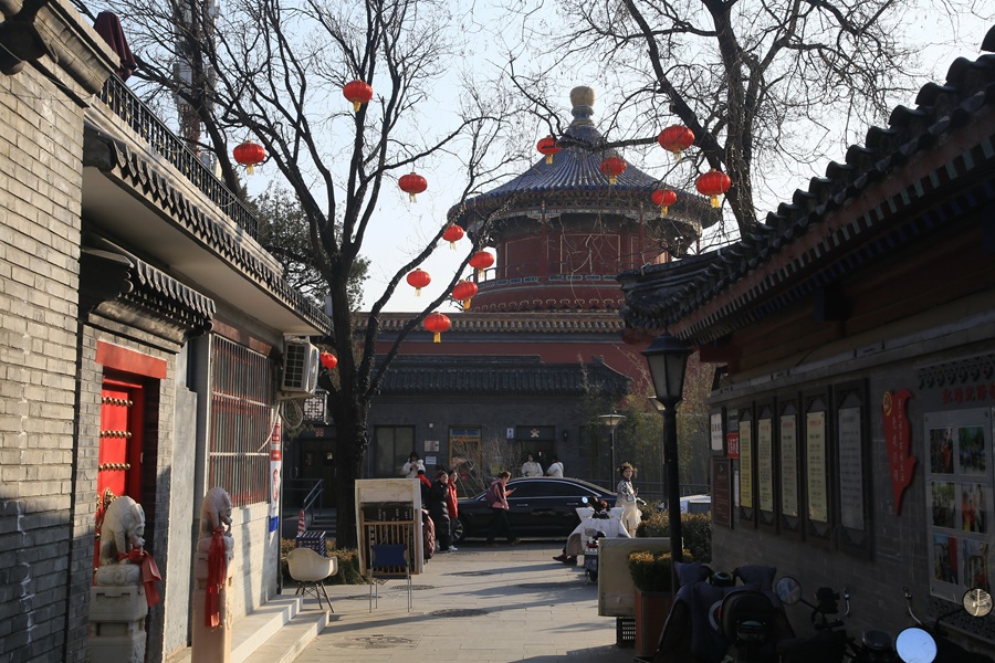 До сих пор в центре можно найти как потрепанные, так и лакированные хутуны, которые привлекают туристов