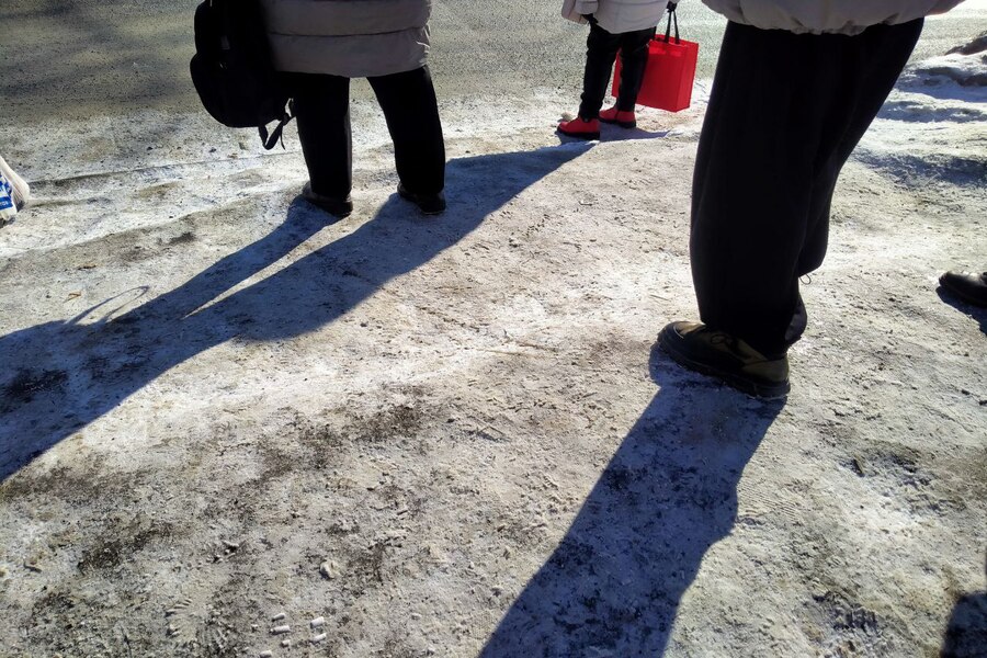 В Новосибирске врач НИИТО составил памятку о ходьбе по гололеду