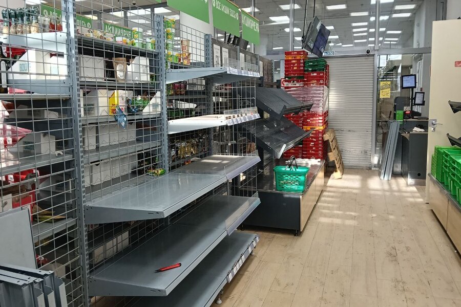 С полок убрали товар