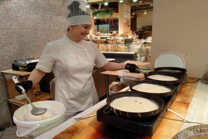 Блинный обзор: в Новосибирске на Масленицу готовят блины-бургеры и блины с трюфельным жюльеном