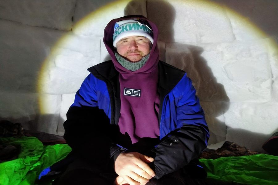 Турист в иглу