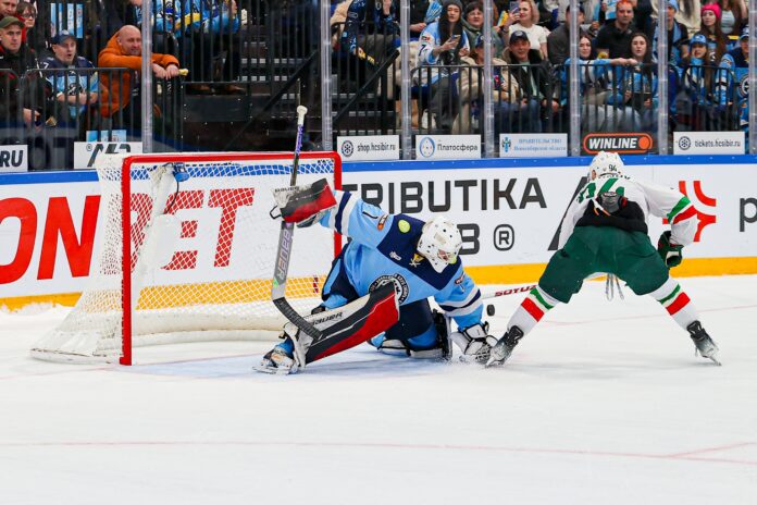 «Сибирь» вырвала победу у «Ак Барса» в буллитах