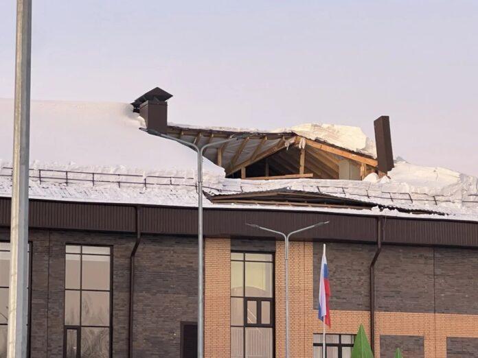 В Новосибирской области обрушилась часть крыши школы