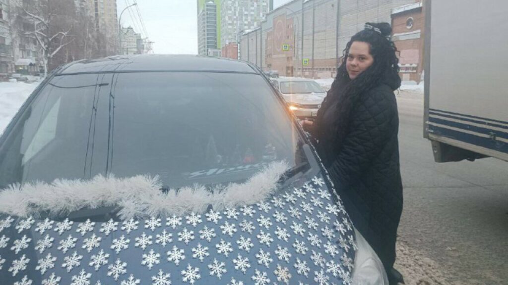 Новосибирская таксистка 23 февраля бесплатно развезёт бойцов СВО