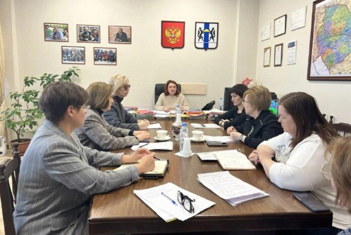 Десять родителей бросили детей в больницах Новосибирской области