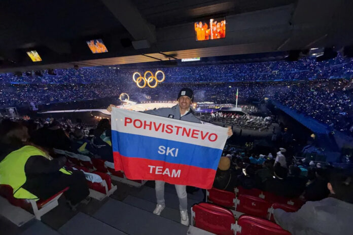 Новосибирский предприниматель развернул российский флаг на трибунах Олимпиады Евгений Бурденюк