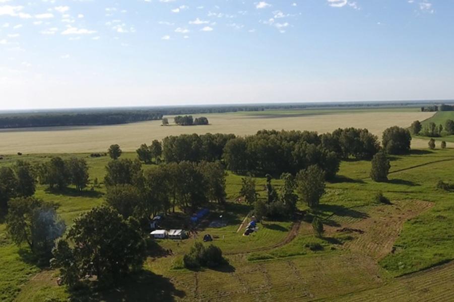 Землю около деревни Холодное в Сузунском районе официально закрепили за военно-туристическим палаточным лагерем «Курсант».