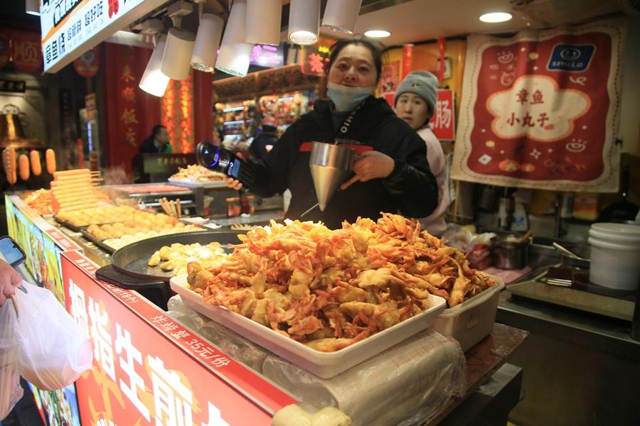 Если в ресторане видят, что ты не понимаешь меню, то посетители могут просто встать и показать, что они едят