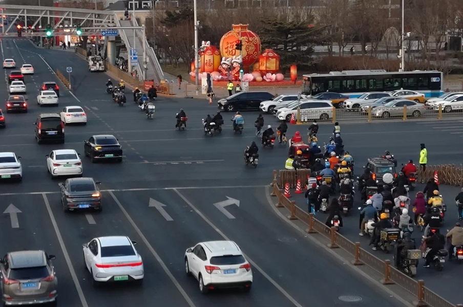 Мотороллеры и мопеды — это полноценный городской транспорт вместо машины